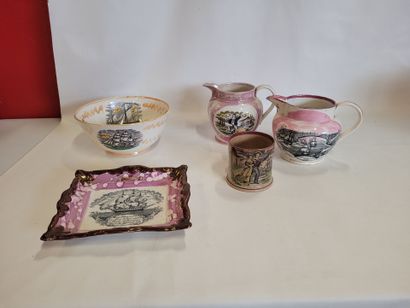 Un lot de 5 Staffordshire en porcelaine à...