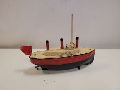 Lot de deux bateaux en tôle peinte dans le...
