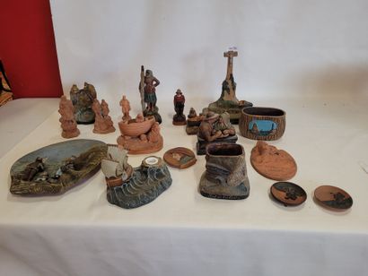 Lot de 17 bords de mer en terre cuite, marins,...