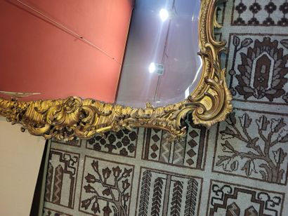 Miroir de style rocaille XIX ème bois et...