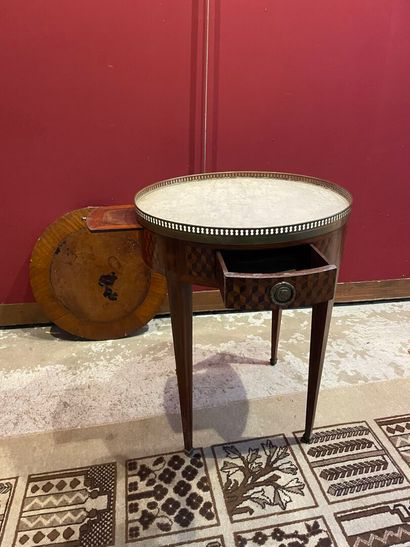 Table bouillotte de style Louis XVI, bois...