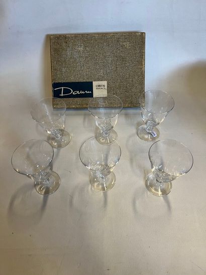 DAUM, un ensemble de 6 verres à pied en cristal,...