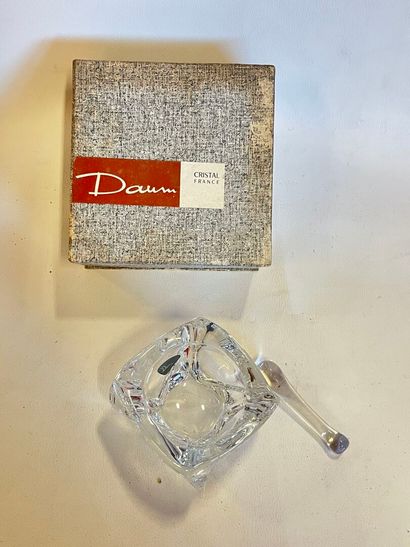 Daum France. Mortier en cristal avec son...