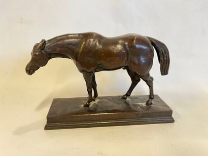 Ecole française XXème, Cheval en bronze patiné,...