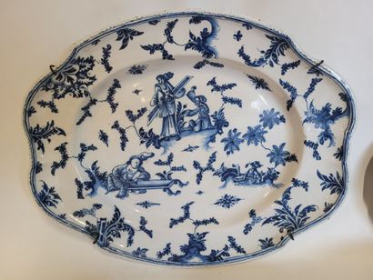 Lot d'un plat (48x39) et de 5 assiettes en...