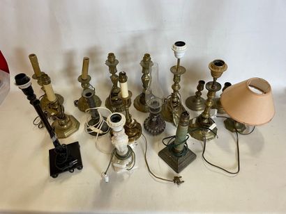Lot de 16 pieds de lampe en bronze, laiton,...