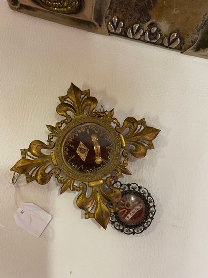 Un panneau représentant une composition en...
