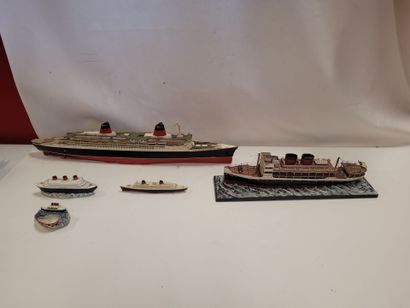 Lot de 4 maquettes sur le thème de la transatlantique...