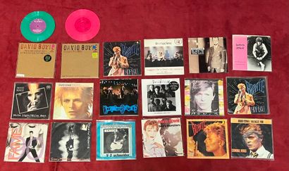 Un lot de 18 vinyles 45T de David Bowie 
dont...