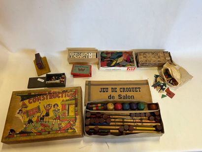 Lot d'objets en bois comprenant un jeu de...