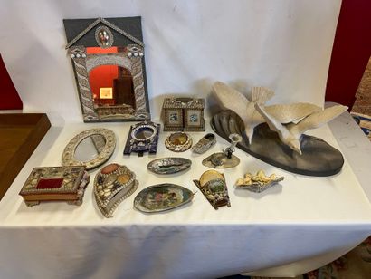 Lot d'objets et de boites de bord de mer...