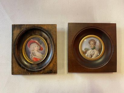 2 miniatures peintes l'une représentant une...