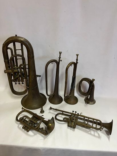 Lot de 6 instruments de musique en cuivre...