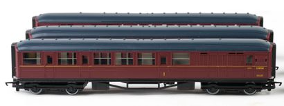 HORNBY. A set of 6 red cars, without a box,...