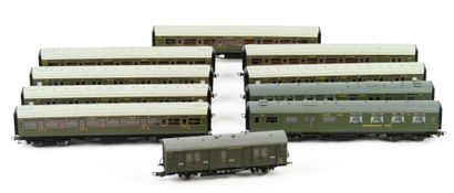HORNBY. A set of 7 passenger cars, 2 dining...