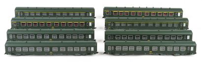 HERIS. A set of 8 green SNCF VIC cars, without...