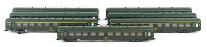HERIS. A set of 7 SNCF cars, green VIC, without...