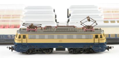 ROCO. A set of 8 DB Rheingold cars and an...