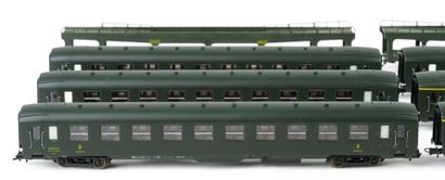 JOUEF. A set of 6 green SNCF passenger cars...