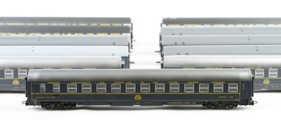ROCO. A set of 4 navy blue and yellow CWIL...