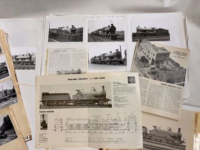 Set of 4 photo albums, postcards, and reproductions...