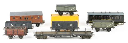 Set of 6 metal (and wood) railcars on 3 tracks,...