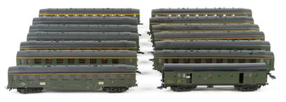 HORNBY. A set of 13 SNCF Forestiers passenger...