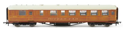 HORNBY. A set of 8 beige LNER English cars,...