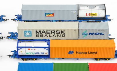 HORNBY. A set of 11 British container cars,...