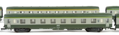 LIMA. A set of 6 SNCF cars, in beige and...