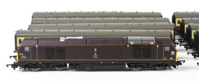 HORNBY. A set of 9 cream and gray British...