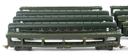 JOUEF. A set of 6 green SNCF passenger cars...