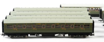 HORNBY. A set of 7 passenger cars, 2 dining...
