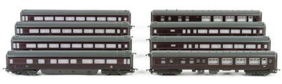 HORNBY. A set of 8 burgundy-colored cars,...
