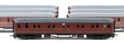 HORNBY. A set of 7 red sleeper cars, without...