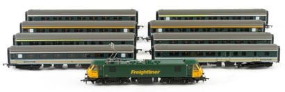HORNBY. A set of 8 cars and a Freightliner...