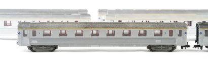 HORNBY. A set of 8 stainless-steel SNCF cars,...