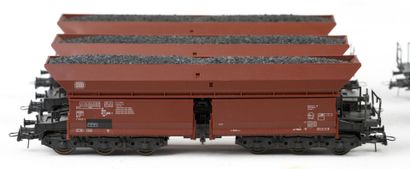 ROCO. A set of 6 DB coal-hauled trains, without...