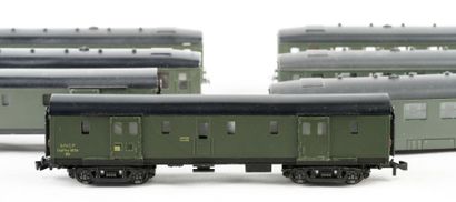 HORNBY ACHO MECCANO. A set of 5 passenger...