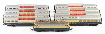 ROCO. A set of 8 DB Rheingold cars and an...