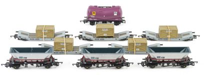 HORNBY. A set of 9 assorted cars, without...