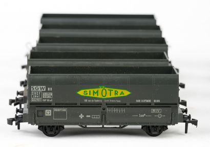 HORNBY. A set of 10 Simotra railcars, without...