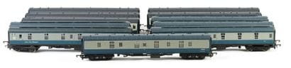 HORNBY. A set of 11 blue and gray cars, without...
