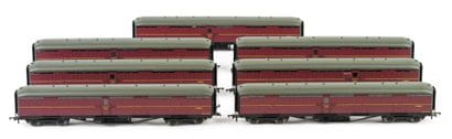 HORNBY. A set of 7 red 