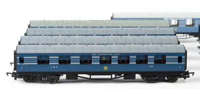HORNBY. A set of 9 blue English 