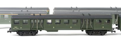 HORNBY. A set of 8 SNCF commuter cars: 1st-class...