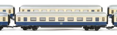 HORNBY. A set of 6 DB Rheingold cars, without...