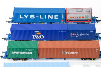 HORNBY. A set of 11 British container cars,...