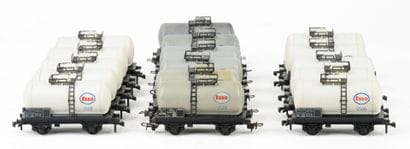 HORNBY. A set of 16 Esso railcars, without...