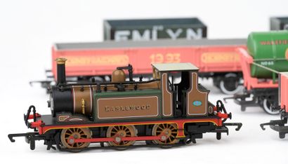HORNBY. A set of 26 freight cars, including...